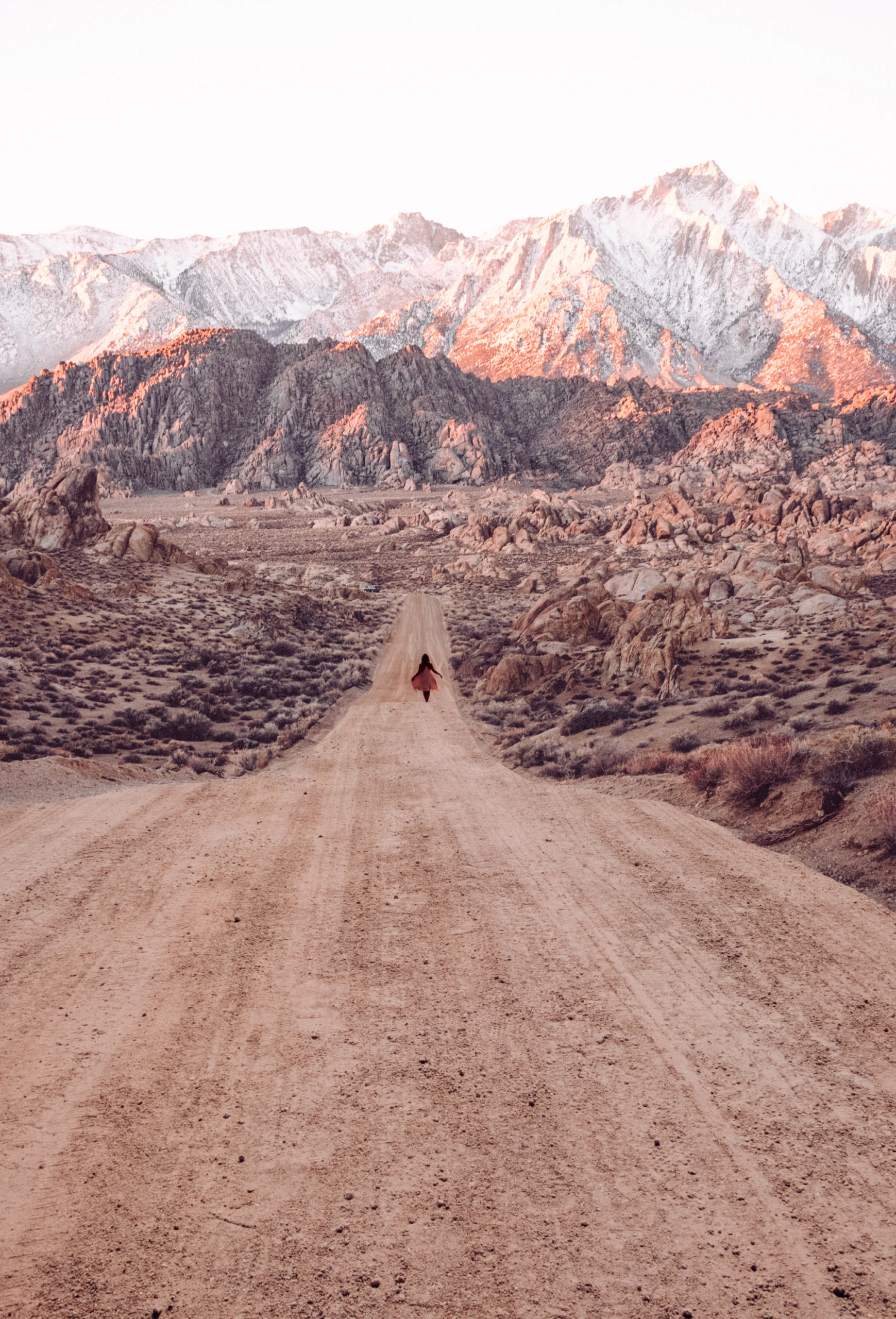 Women solo traveling in the Alabama Hills